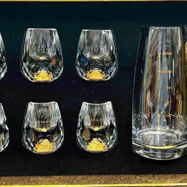 Bình ly Phale và Thủy tinh